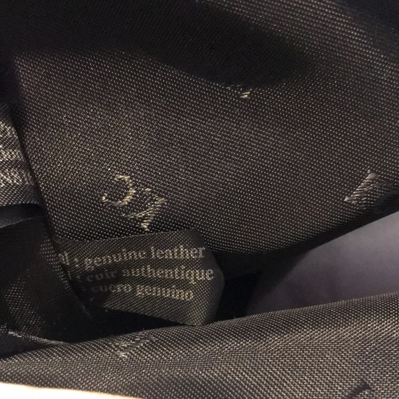 NWOT Kenneth Cole white handbag w magnetic closure! Genuine leather! - Picture 7 of 7